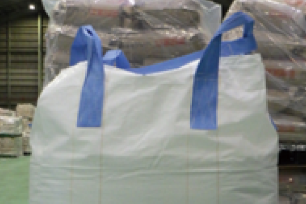 手間とゴミを増やさずにフレコンバックの荷崩れ防止 | もりや産業株式会社